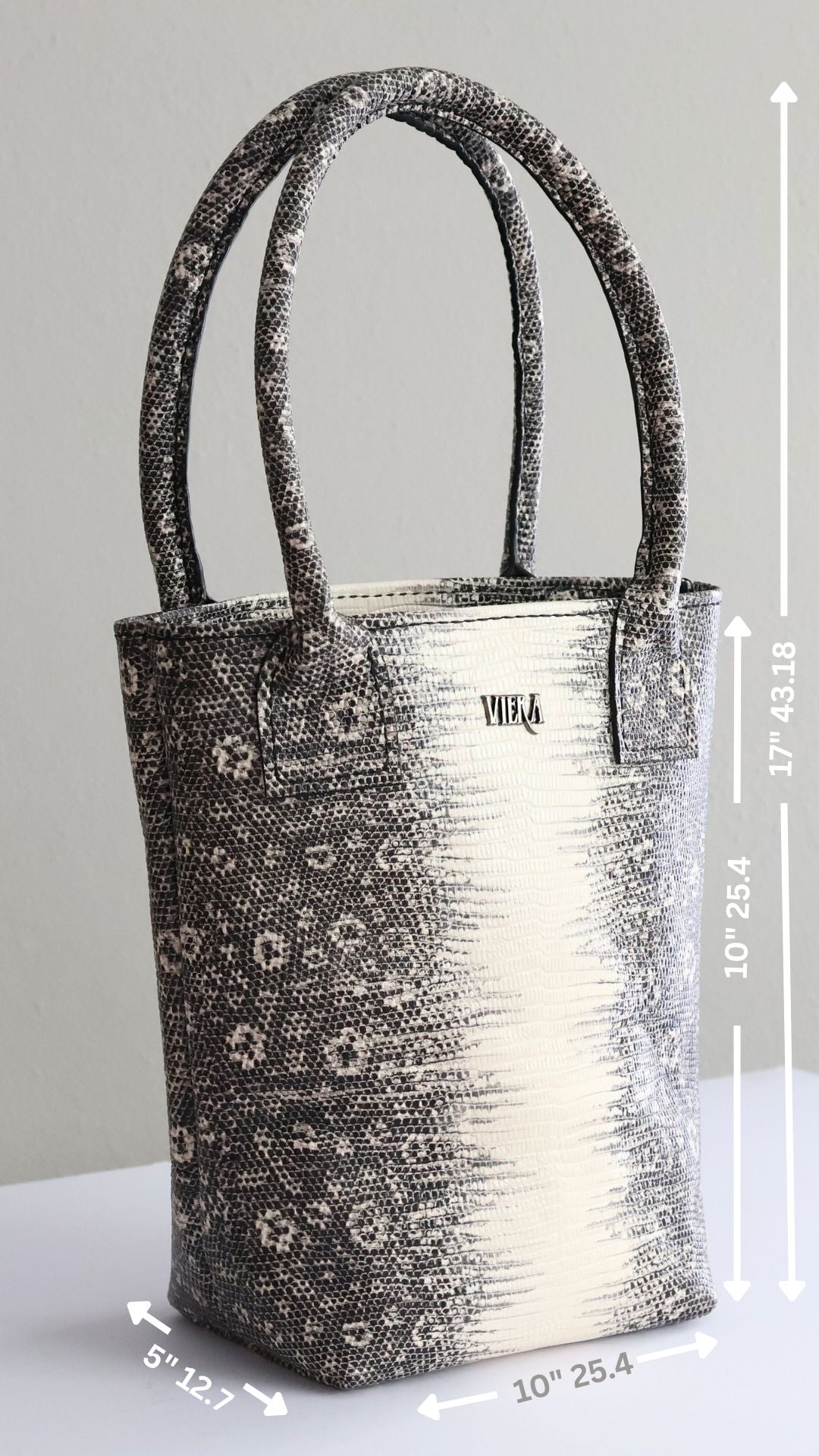 Bucket bag acabado serpiente sobre cuero natural