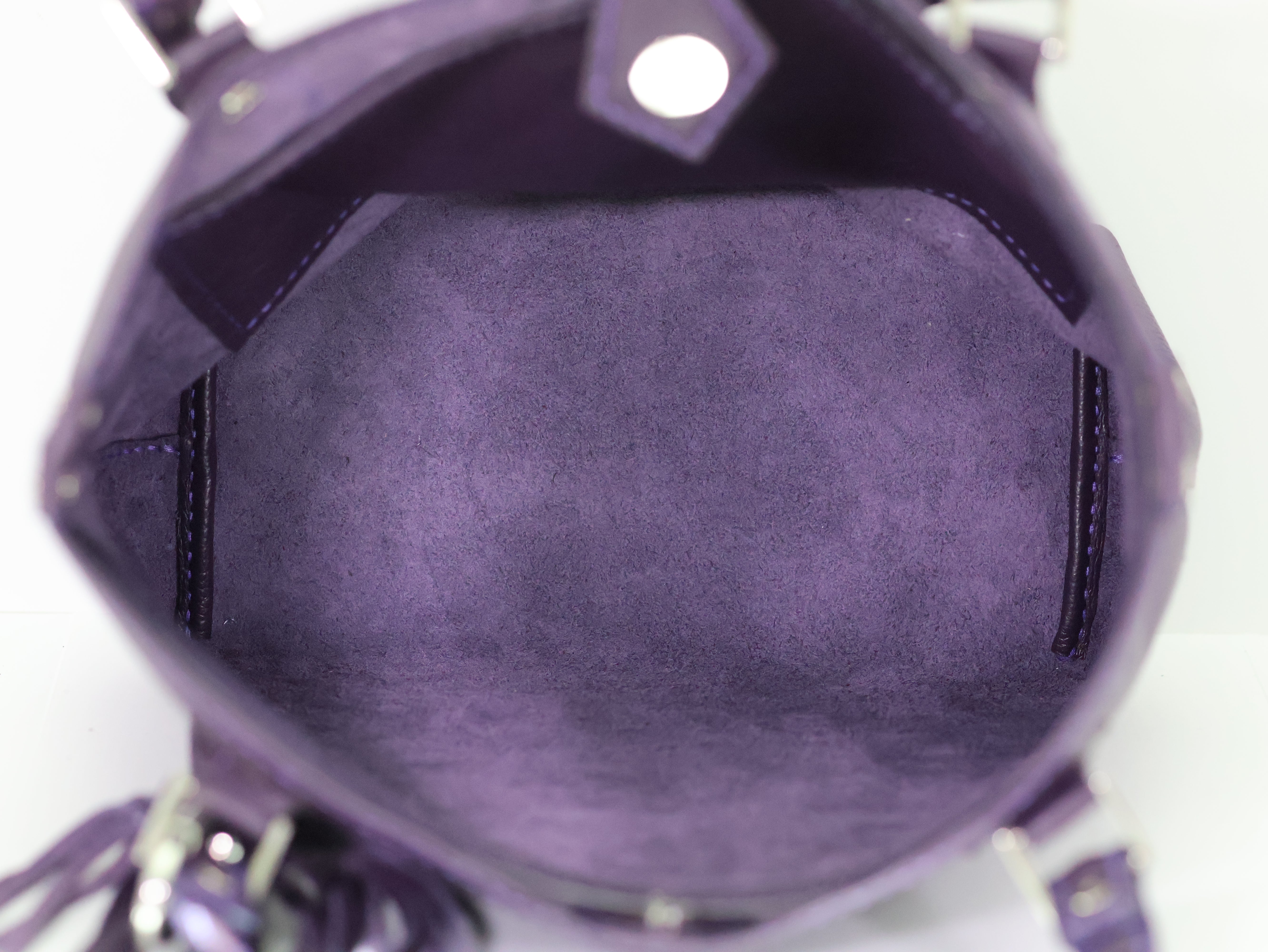 Find Your Perfect Color for a Glamorous Look – Tote Bag